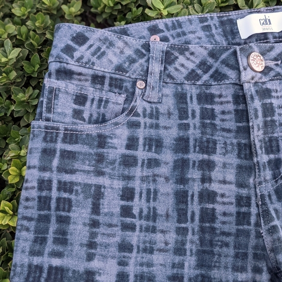 Cabi blue/gray grid print skinny denim stretch jeans. Size 8 - Picture 6 of 14